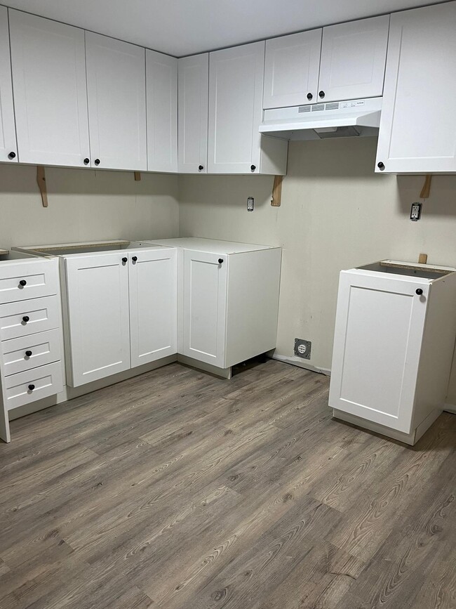 Kitchen - 1072 Jalna Blvd