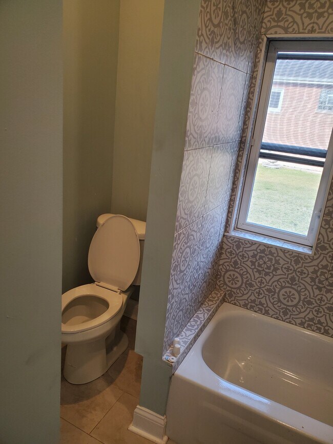 Bathroom - 12524 S Wood St
