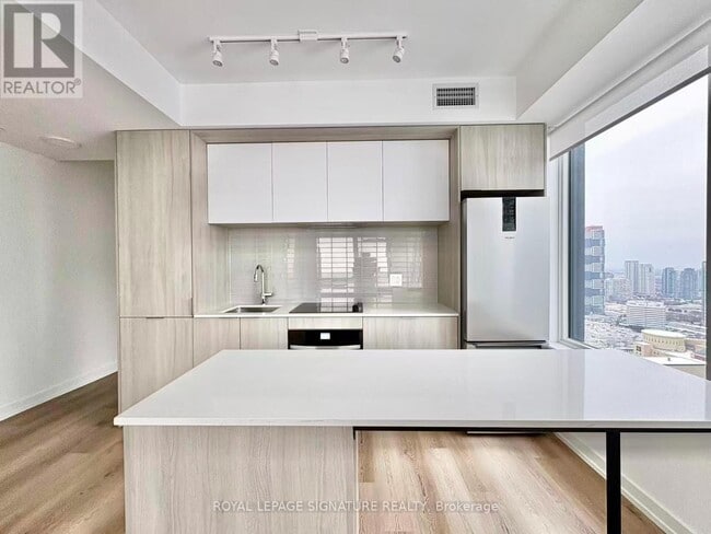 Building Photo - 395 Square One Dr