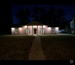 Building Photo - 5803 Pinewood Springs Dr