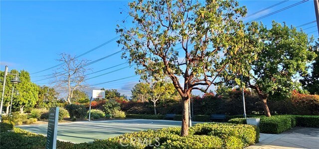 Foto del edificio - 15549 Jasmine Pl