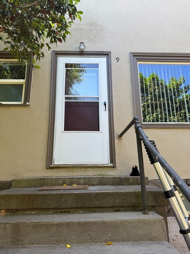 Foto del edificio - Live in the Heart of Portland’s Buckman Ne...