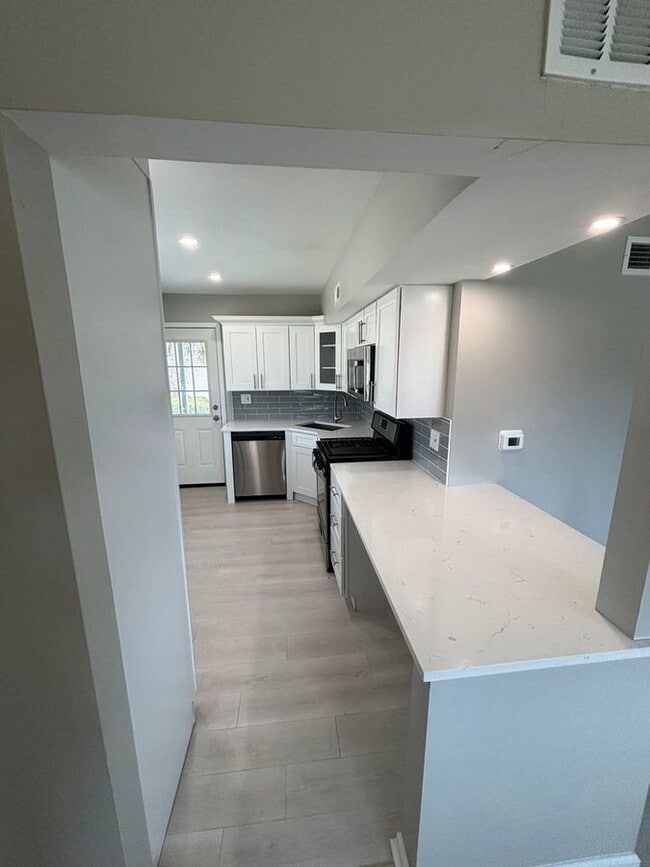 Building Photo - 635 West Park Ave Unit #C Libertyville, IL...