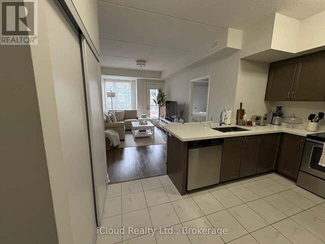 Building Photo - 640 Sauve St