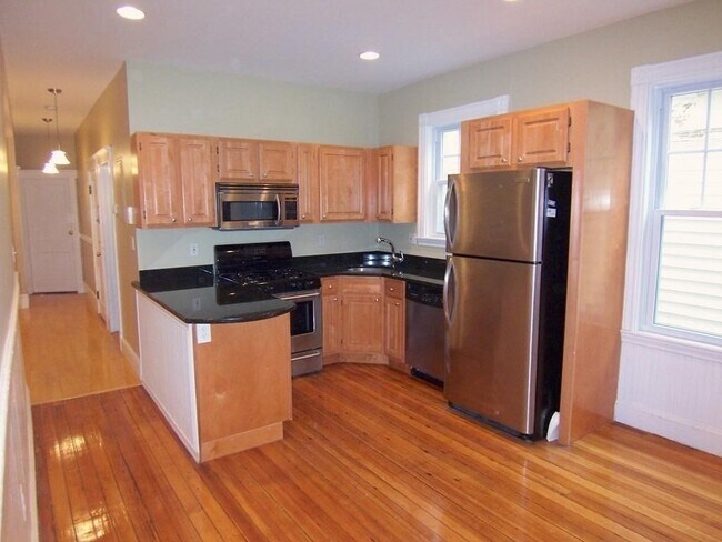 Building Photo - 49 Pleasant St