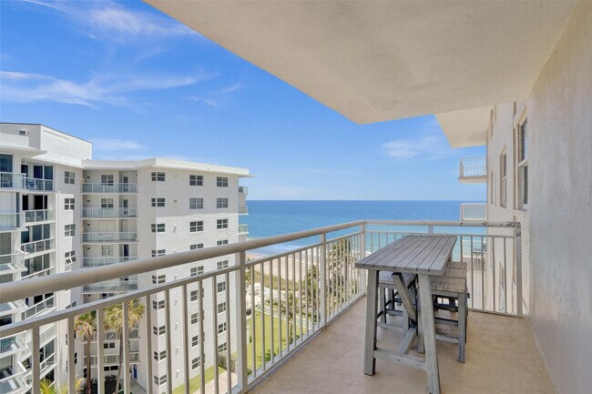 Building Photo - 1051 Hillsboro Mile