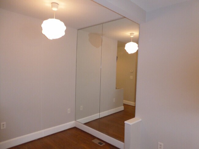 Foto del edificio - 2143 Newport Pl