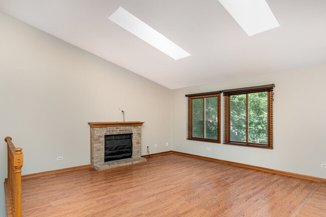 Building Photo - 211 Lorien Ct
