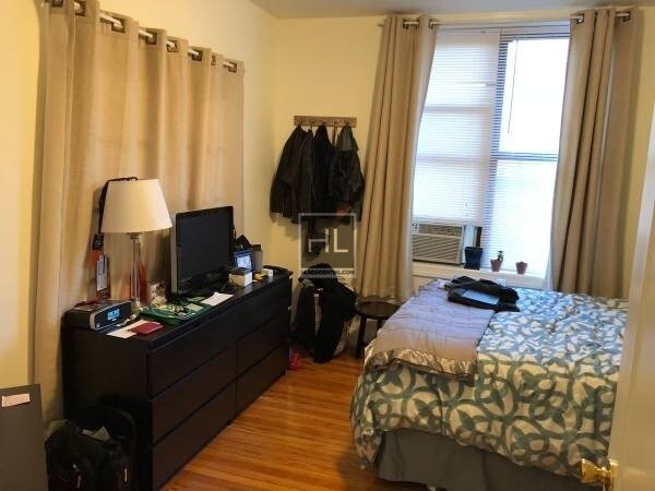 Foto principal - 301 W 22nd St