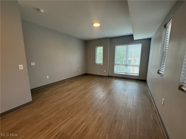 Building Photo - 2061 W 20th St