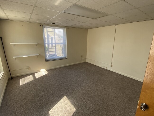 Building Photo - 571 Spruce St
