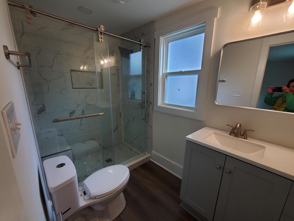 Building Photo - COMING SOON! Live in Comfort & Style – Ren...