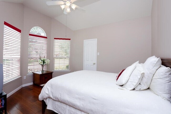 Building Photo - 4714 Autumn Orchard Ln