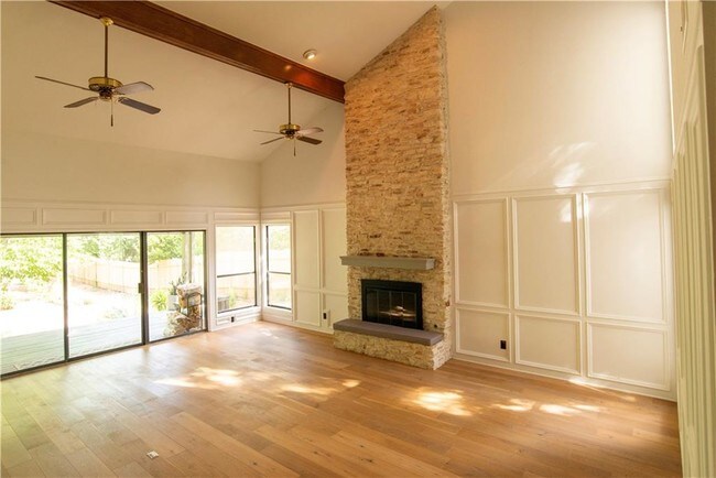 Building Photo - 1504 Wilson Heights Dr
