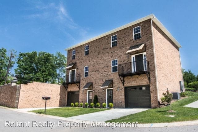 Primary Photo - 121 Bogard Ln