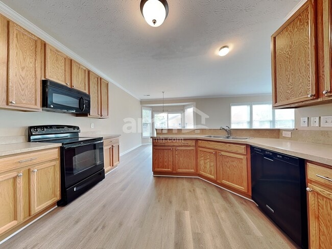 Building Photo - 310 Hennepin Dr