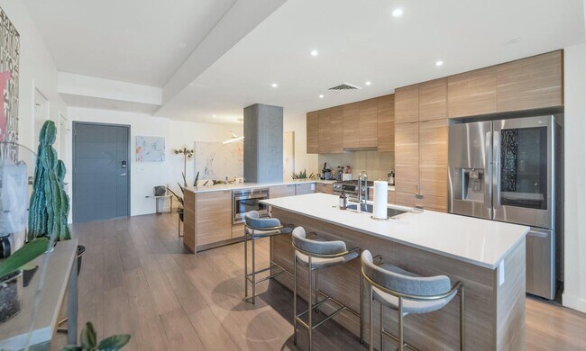 Foto del edificio - Rates Vary: $3,495 - $7,495