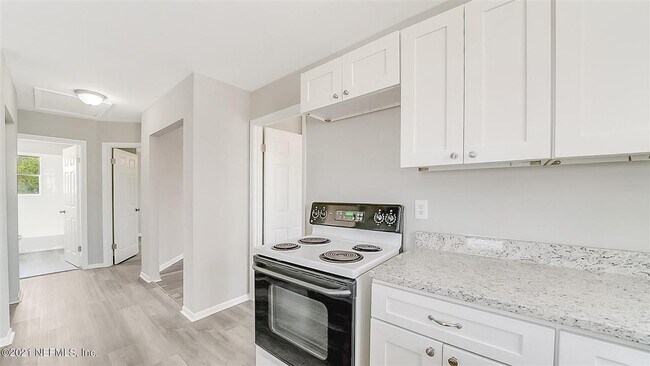 Building Photo - 207 9th St