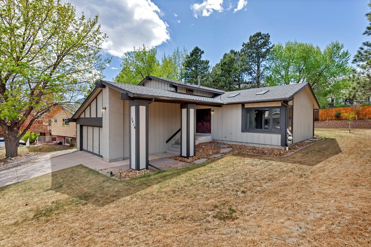 Photo - 3410 Clubheights Drive