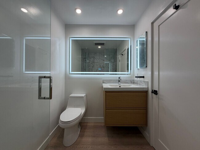 Interior Photo - The Argon Wilshire