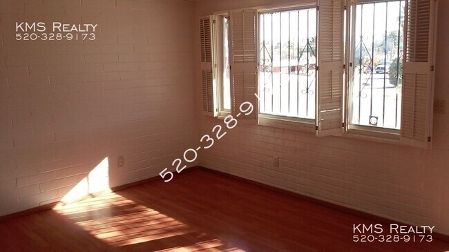 Building Photo - 2 Bedroom 2 Bath - 1804 W Caravell Rd