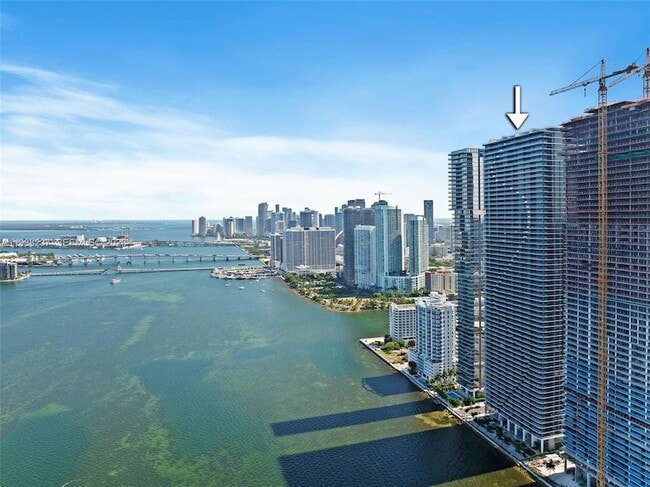 Foto del edificio - 700 NE 24th St