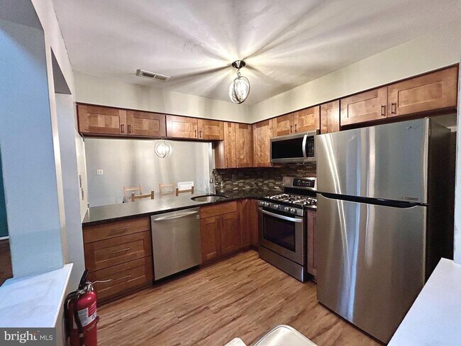 Foto del edificio - 904B Oliphant Ln