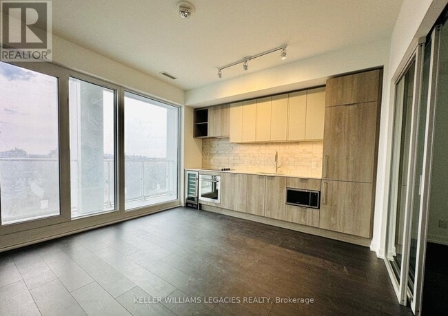 Building Photo - 2020 Bathurst St