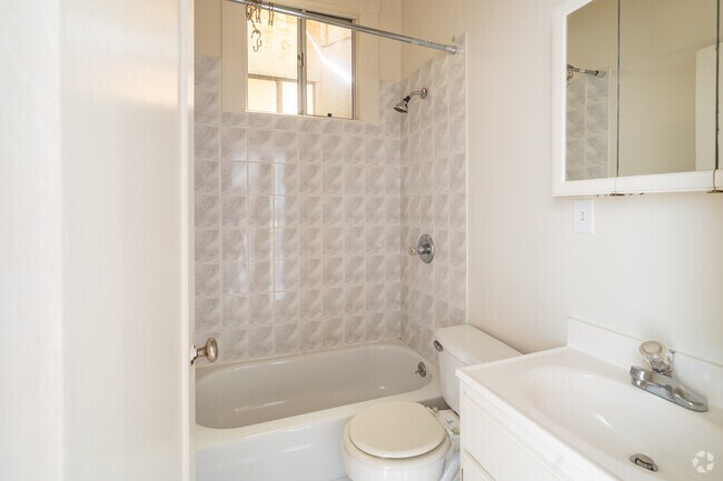 Baño - 237 Leavenworth St