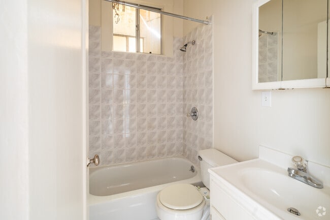 Bathroom - 237 Leavenworth St