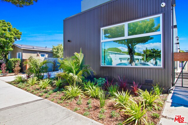 Building Photo - 2318 Ocean Park Blvd