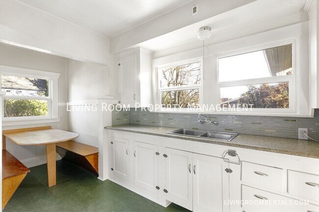 Building Photo - 2318 SE 72nd Ave