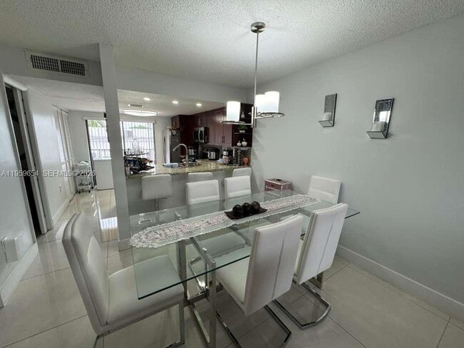 Foto del edificio - 5083 W 12th Ln