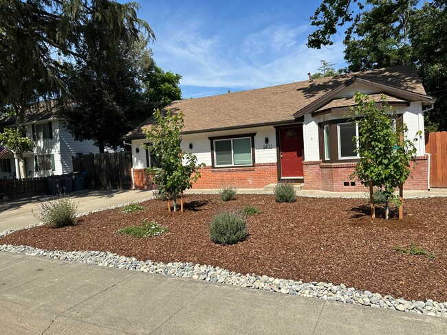 Building Photo - Completely Remodeled 3 bed/2 bath Home - 1...