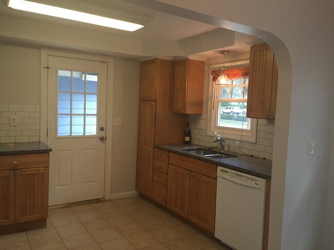 Building Photo - 620 Eola Dr