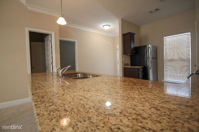 Building Photo - 3 br, 2 bath Townhome - 355 High meadows