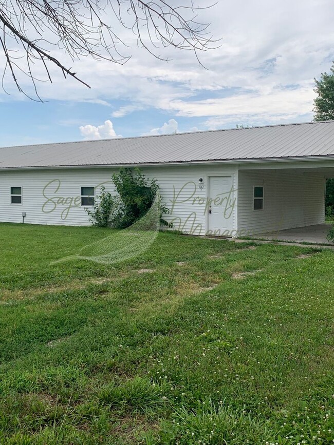Building Photo - 761 NE 101st Rd