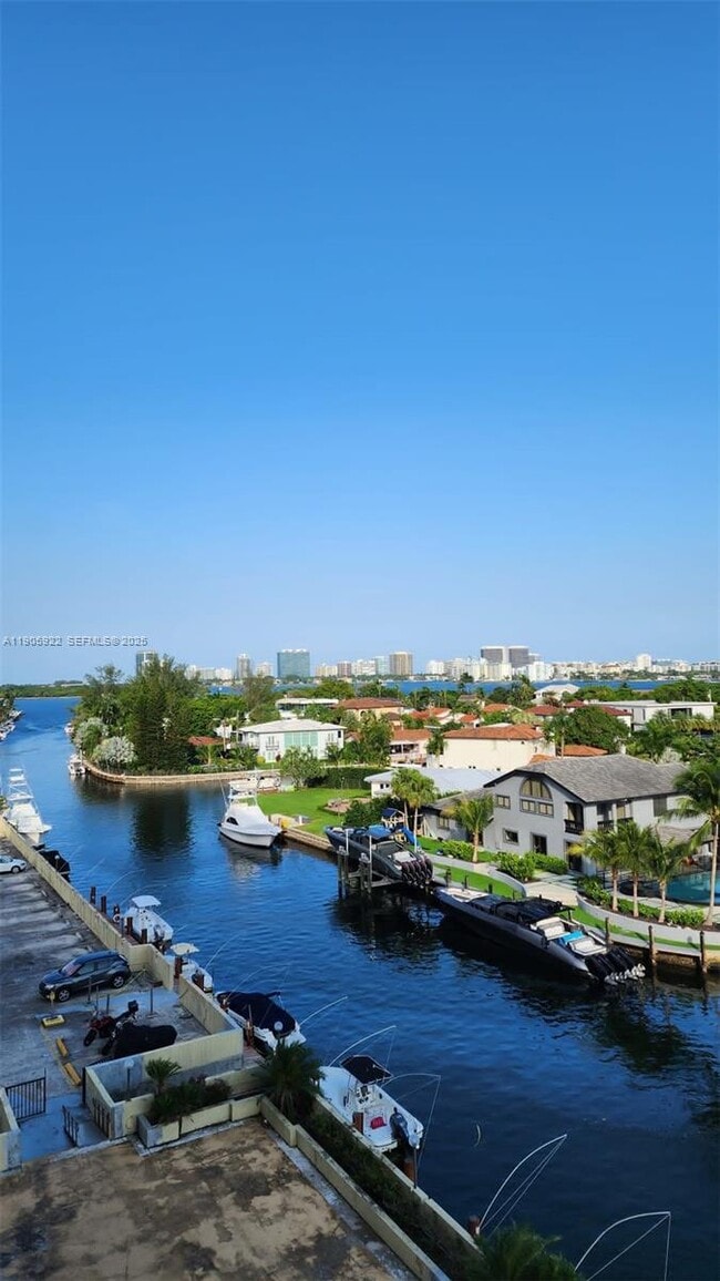 Building Photo - 2500 NE 135th St