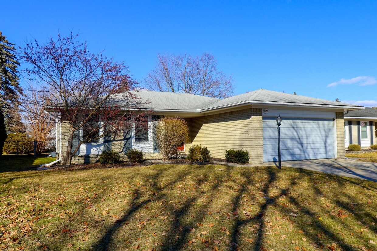 Primary Photo - Sterling Heights brick ranch with 3 bedroo...