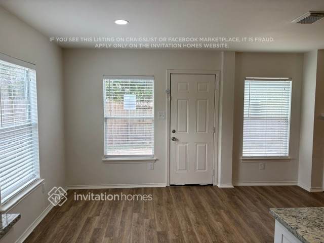 Foto del edificio - 1415 McGee Lake Ct