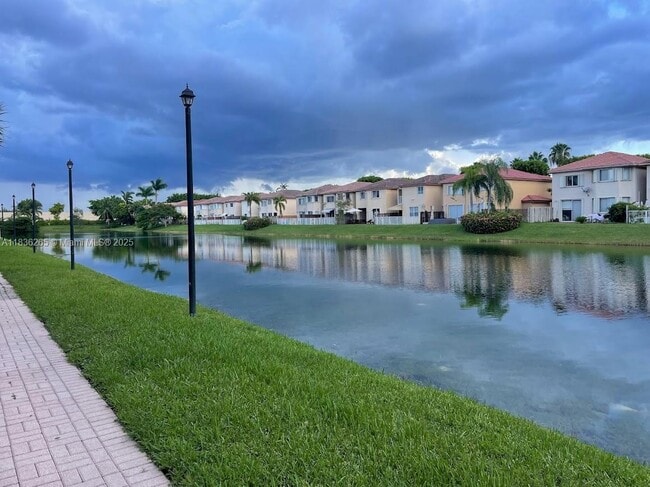 Foto del edificio - 6700 NW 114th Ave