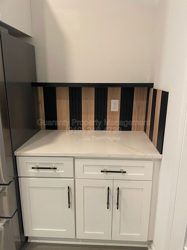 Foto del edificio - 8029 McGuire Dr