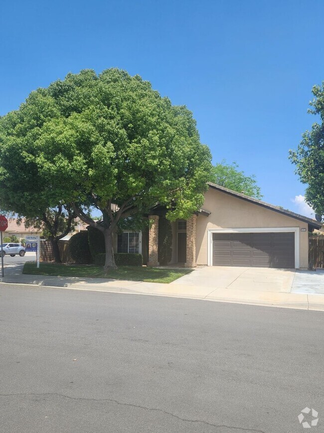 Building Photo - 980 Creston Way