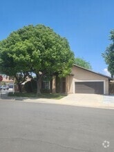 Building Photo - 980 Creston Way