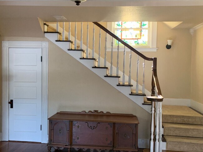 Foto del edificio - Downtown Auburn Charmer