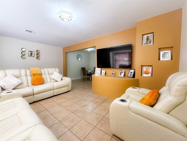 Building Photo - 6551 S Briar Bayou Dr