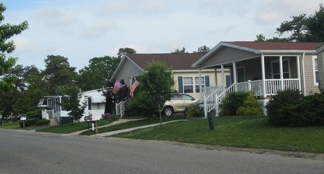 Building Photo - Pine Ridge at Crestwood