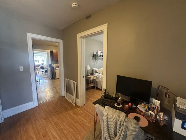 Building Photo - Large 2 Bedroom w/ Covered Patio & Sun Deck!
