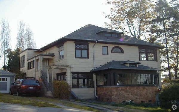 Building Photo - 1020-1022 Bella Vista Ave