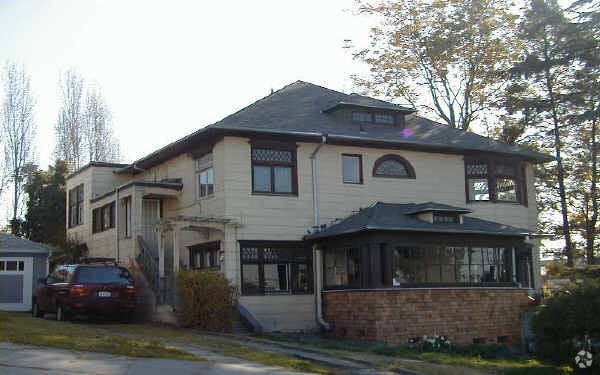 Foto del edificio - 1020-1022 Bella Vista Ave